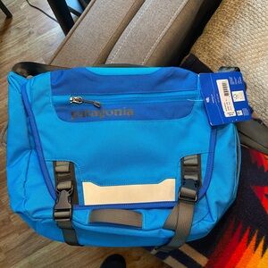 Brand new Patagonia Mini Mass Messenger Shoulder Bag